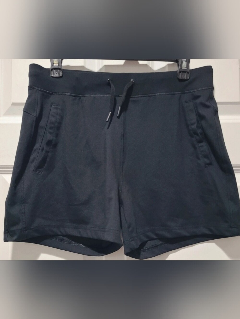 Yogalicious Lux Avenue 4" black shorts size medium